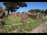 07185 ostia - regio i - insula xiii - fullonica (i,xiii,3) - westfront am cardo maximus - 06-2024.jpg